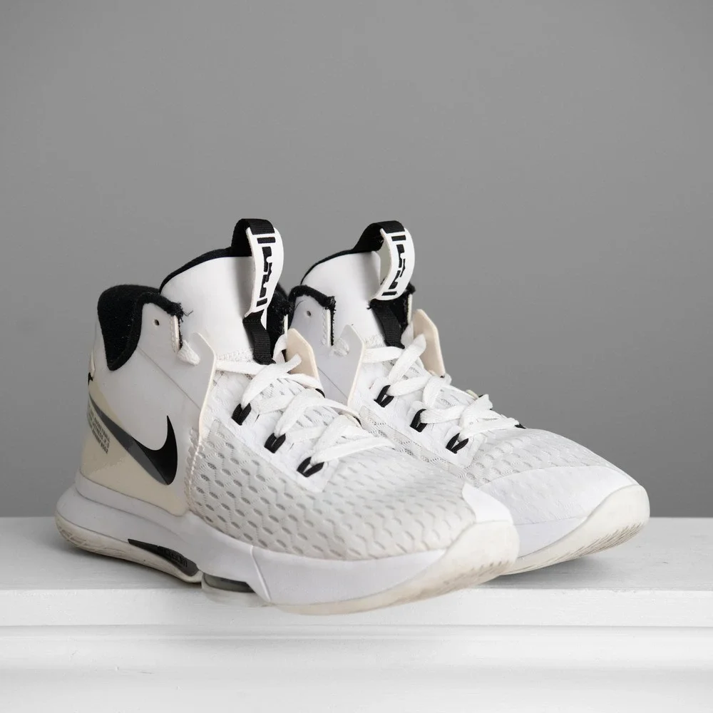 Nike LeBron Witness 5 Basketball Court Sneakers Mens 11 White Black CQ9380-101